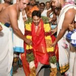 Vedic Scholars Offer Traditional Blessings to YS Jagan in Pulivendula